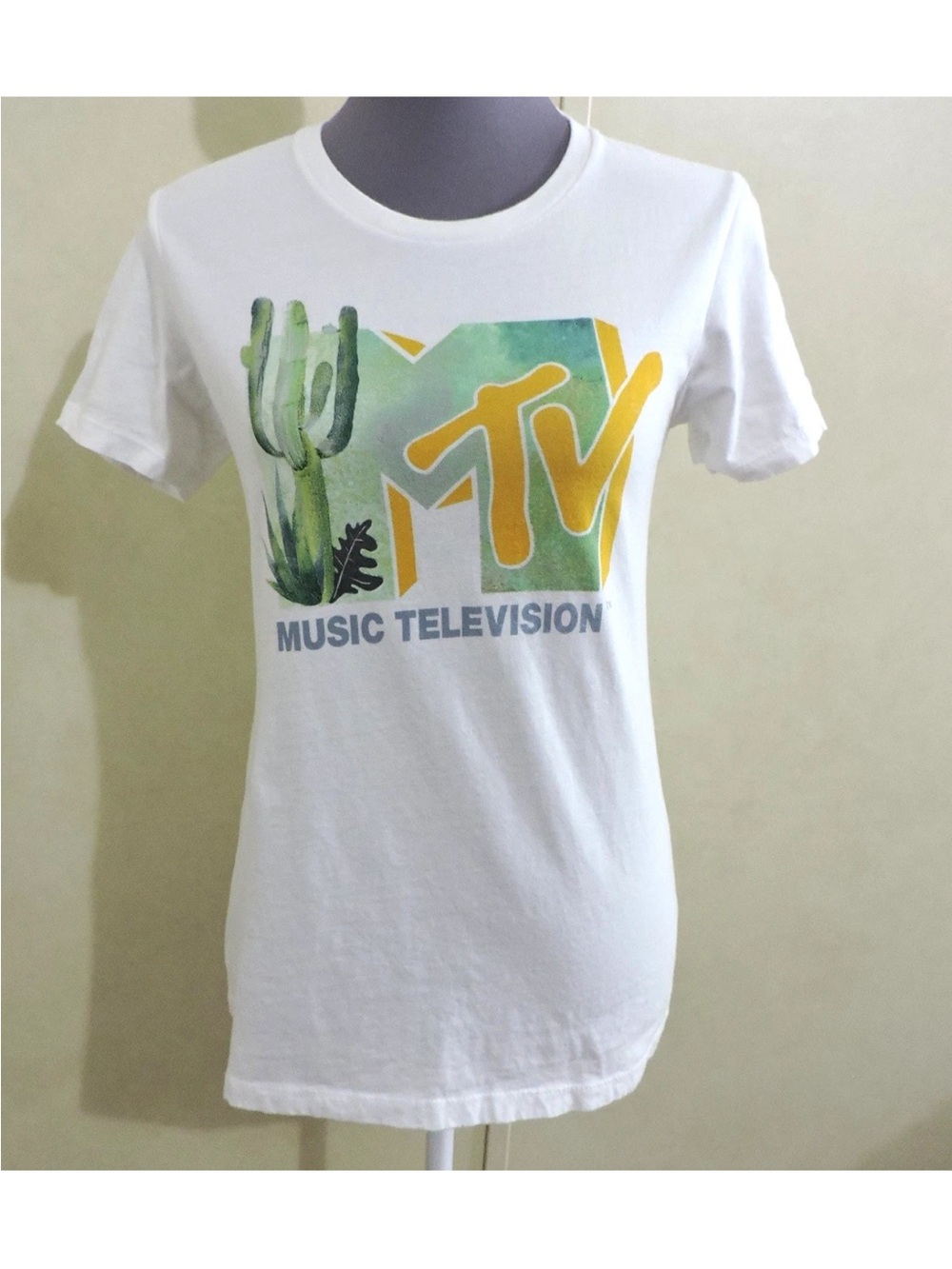 MTV graphic T-Shirt retro nostalgic music 100% cotton Size M